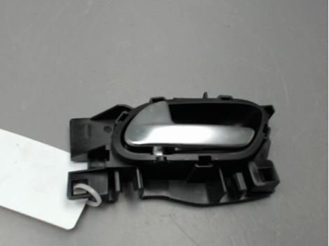 POIGNEE INTERIEURE PORTE AVANT GAUCHE PEUGEOT 208 Phase 1 2012-...