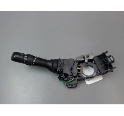 COMMANDE ECLAIRAGE TOYOTA VERSO 2010-