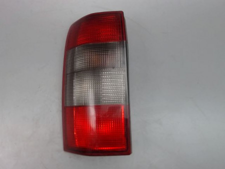FEU ARRIERE GAUCHE  OPEL OMEGA BREAK 94-99