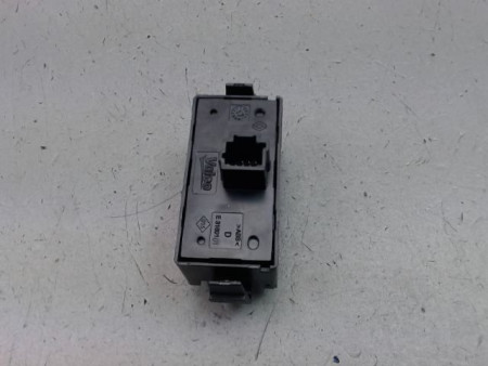 BOUTON DE WARNING DACIA SANDERO II Phase 1 2012-...