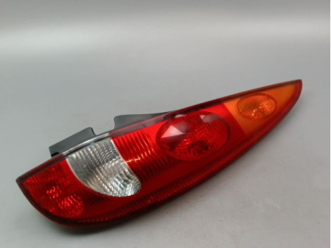 FEU ARRIERE DROIT NISSAN ALMERA TINO MONOSP. Phase 1 2000-2003