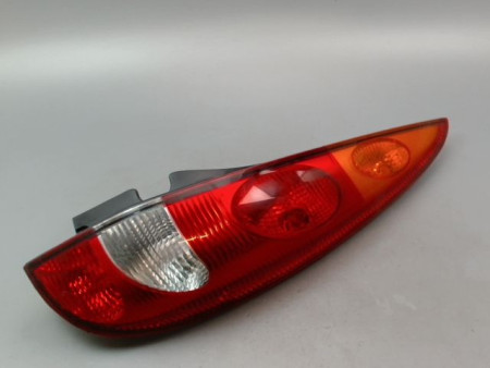 FEU ARRIERE DROIT NISSAN ALMERA TINO MONOSP. Phase 1 2000-2003
