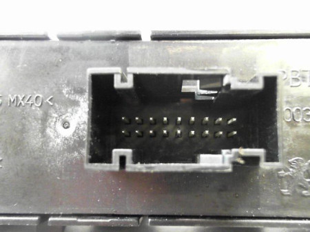 BOUTON DE WARNING PEUGEOT 3008