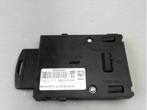 LECTEUR DE CARTE RENAULT MEGANE COUPE III Phase 1 2008-2012