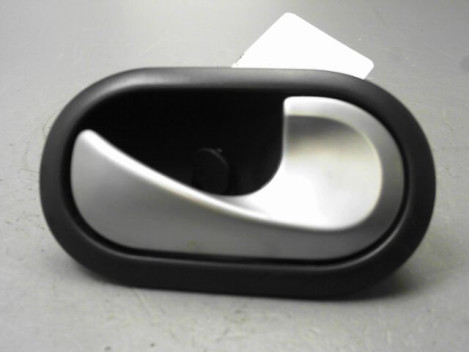 POIGNEE INTERIEURE PORTE AVANT DROIT RENAULT CLIO ESTATE III Phase 2 2009-2012