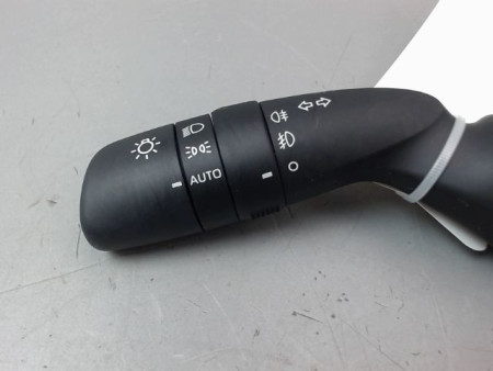 COMMANDE ECLAIRAGE TOYOTA YARIS 2005-