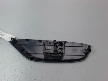 COMMANDE LEVE-GLACE PORTE AVD TOYOTA YARIS 2005-