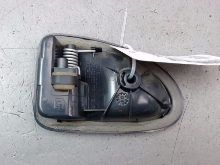 POIGNEE INTERIEURE PORTE ARRIERE DROIT RENAULT CLIO II Phase 2 2001-2006
