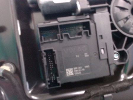 MECANISME+MOTEUR LEVE-GLACE AVANT GAUCHE VOLKSWAGEN PASSAT BERL. VI (36) 2010-...