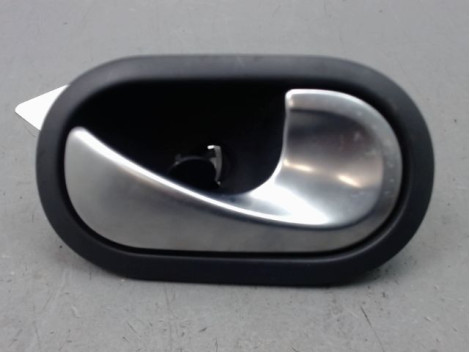 POIGNEE INTERIEURE PORTE ARRIERE GAUCHE RENAULT GRAND SCENIC MONOSP. II Phase 1 LONG 2004-2006
