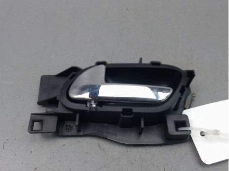 POIGNEE INTERIEURE PORTE AVANT DROIT PEUGEOT 407 BERL. Phase 1 2004-2008