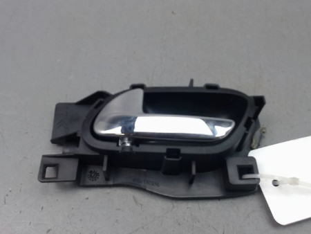 POIGNEE INTERIEURE PORTE AVANT DROIT PEUGEOT 407 BERL. Phase 1 2004-2008