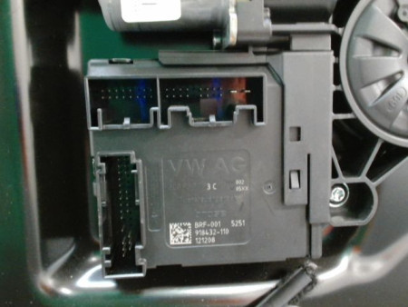 MECANISME+MOTEUR LEVE-GLACE AVANT GAUCHE VOLKSWAGEN PASSAT BERL. VI (36) 2010-...