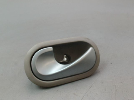 POIGNEE INTERIEURE PORTE AVANT GAUCHE RENAULT TWINGO II Phase 1 2007-2011